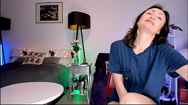 Snapshot of MissAliciaFD chatting on 12-11-24, 05:37 MissAliciaFD online show from 12-11-24, 05:37