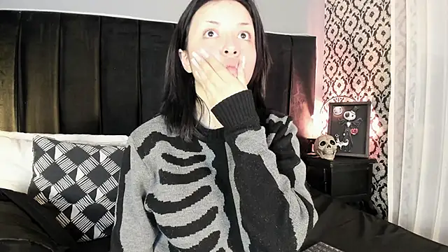 Adeelinee online show from 04-17-26, 04:43