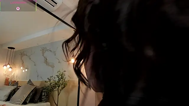 Snapshot of LeaThompson chatting on 09-11-25, 11:38 LeaThompson online show from 09-11-25, 11:38