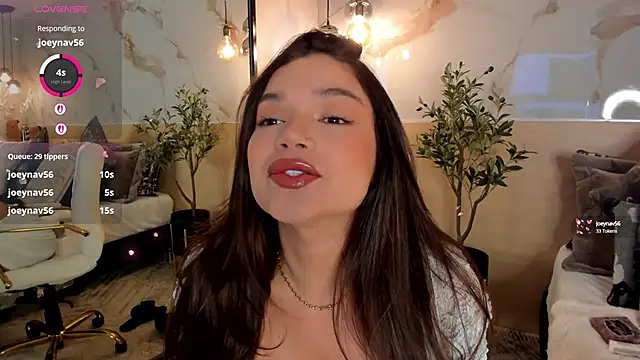 Snapshot of LeaThompson chatting on 09-12-25, 11:26 LeaThompson online show from 09-12-25, 11:26