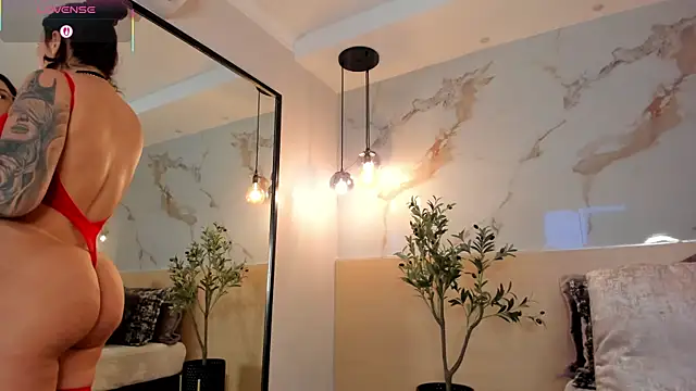 Snapshot of LeaThompson chatting on 09-24-25, 12:03 LeaThompson online show from 09-24-25, 12:03