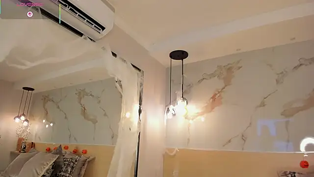 Snapshot of LeaThompson chatting on 10-21-25, 11:27 LeaThompson online show from 10-21-25, 11:27