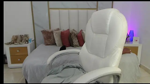 annita cooper  online show from 10-16-25, 04:08