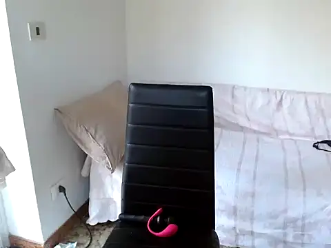 Snapshot of danasantoreal chatting on 10-11-25, 06:45 danasantoreal online show from 10-11-25, 06:45