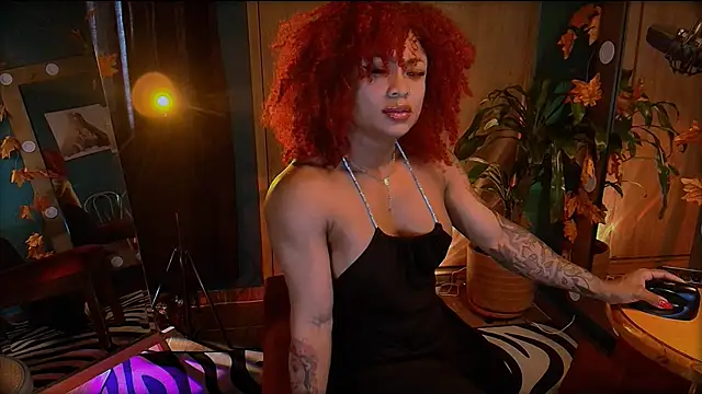 Snapshot of HeidiCox chatting on 12-15-24, 07:21 HeidiCox online show from 12-15-24, 07:21