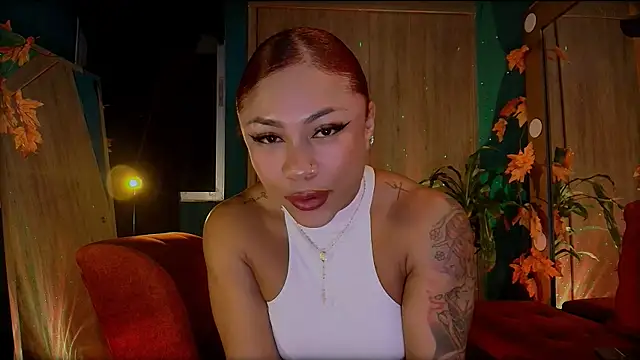 Snapshot of HeidiCox chatting on 01-11-25, 01:48 HeidiCox online show from 01-11-25, 01:48