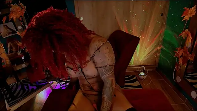 Snapshot of HeidiCox chatting on 02-09-25, 08:13 HeidiCox online show from 02-09-25, 08:13