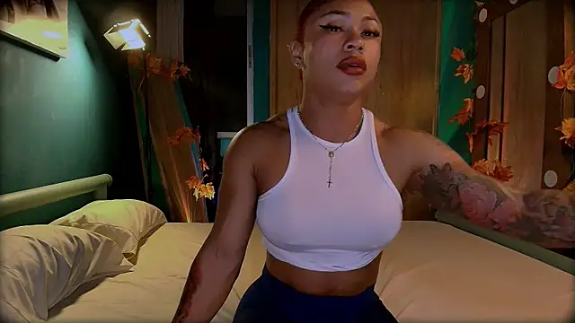 Snapshot of HeidiCox chatting on 02-14-25, 02:18 HeidiCox online show from 02-14-25, 02:18