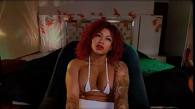 Snapshot of HeidiCox chatting on 09-26-25, 02:48 HeidiCox online show from 09-26-25, 02:48