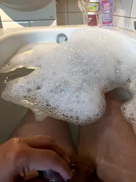 Snapshot of Wessi2005 chatting on 09-15-25, 03:45 Wessi2005 online show from 09-15-25, 03:45