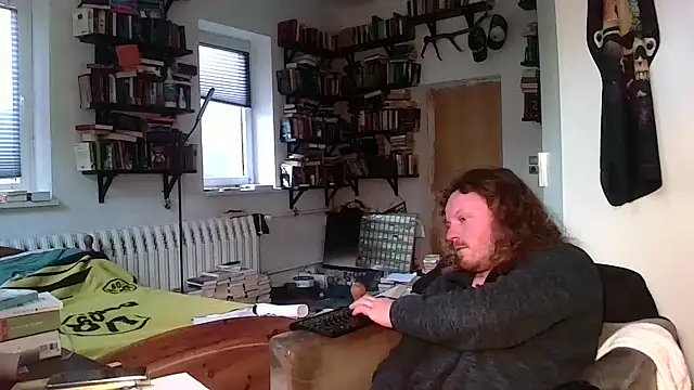 Snapshot of sunr1sa chatting on 12-18-25, 07:25 sunr1sa online show from 12-18-25, 07:25