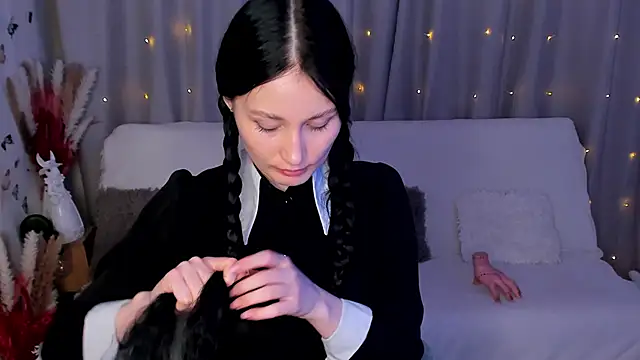 Snapshot of LisaMooore chatting on 02-13-25, 10:43 LisaMooore online show from 02-13-25, 10:43