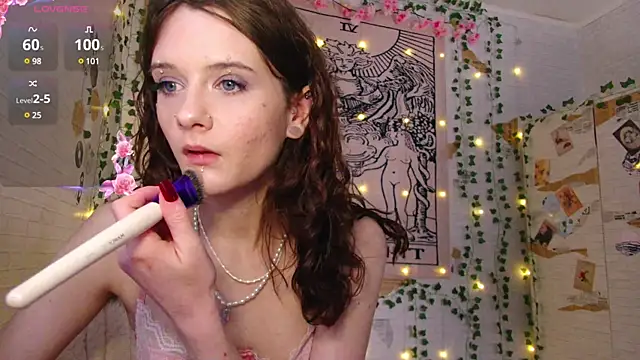 Snapshot of summerhazeee chatting on 03-19-25, 01:07 summerhazeee online show from 03-19-25, 01:07