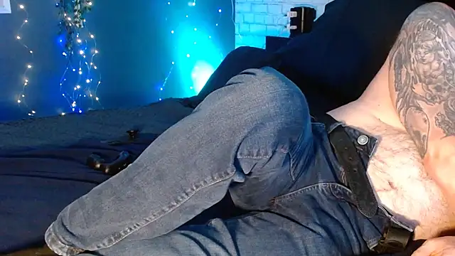 Snapshot of Krys_and_Steve chatting on 12-04-24, 11:02 Krys and Steve online show from 12-04-24, 11:02