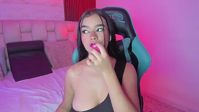 SophiaWylde online show from 10-07-25, 05:26