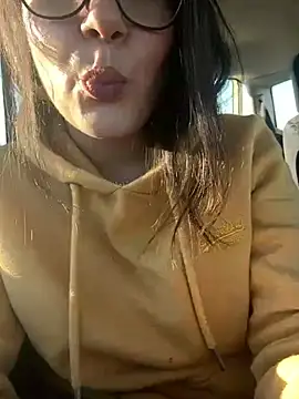 Its Jade online show from 12-15-24, 01:43