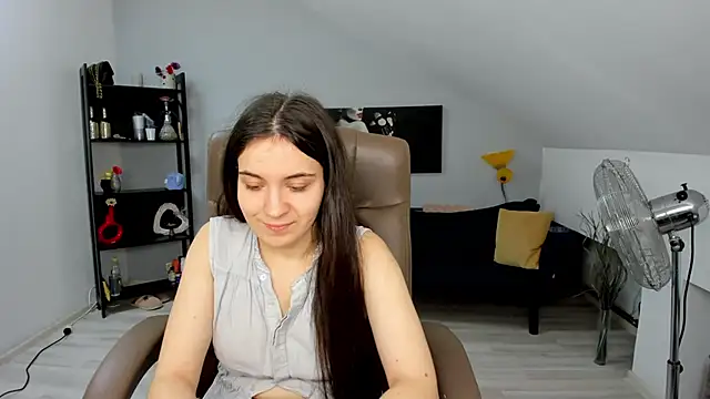 Snapshot of MelissaWiliam chatting on 12-17-24, 12:00 MelissaWiliam online show from 12-17-24, 12:00