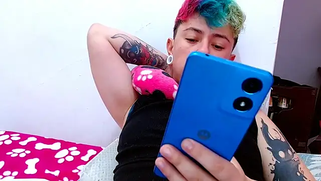 Snapshot of tomboyblue chatting on 10-22-25, 06:29 tomboyblue online show from 10-22-25, 06:29