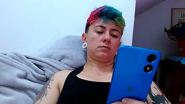 Snapshot of tomboyblue chatting on 10-23-25, 10:19 tomboyblue online show from 10-23-25, 10:19