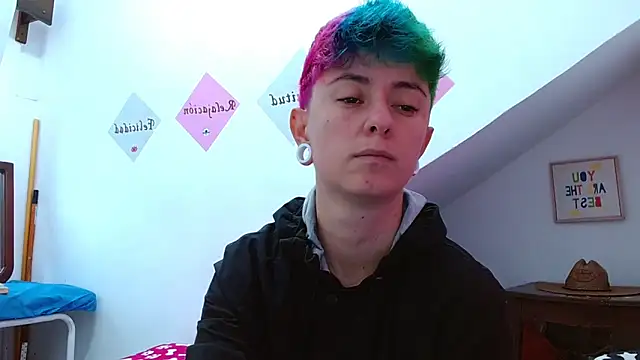 Snapshot of tomboyblue chatting on 10-27-25, 01:48 tomboyblue online show from 10-27-25, 01:48