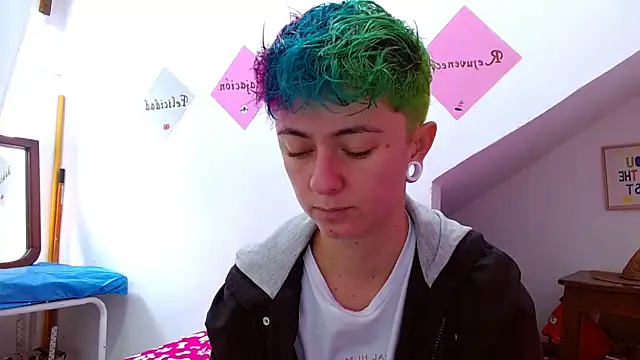 Snapshot of tomboyblue chatting on 10-28-25, 01:58 tomboyblue online show from 10-28-25, 01:58