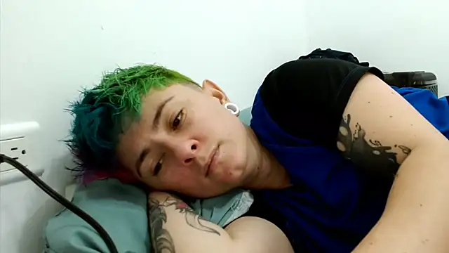 Snapshot of tomboyblue chatting on 10-31-25, 05:47 tomboyblue online show from 10-31-25, 05:47