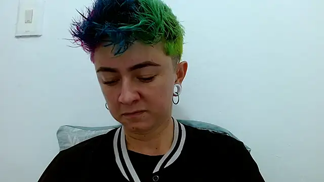 Snapshot of tomboyblue chatting on 11-01-25, 10:23 tomboyblue online show from 11-01-25, 10:23