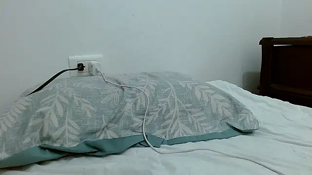 Snapshot of tomboyblue chatting on 11-04-25, 03:22 tomboyblue online show from 11-04-25, 03:22