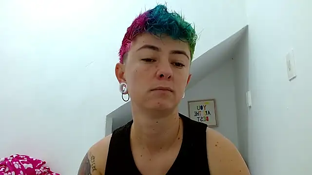 Snapshot of tomboyblue chatting on 11-05-25, 03:01 tomboyblue online show from 11-05-25, 03:01