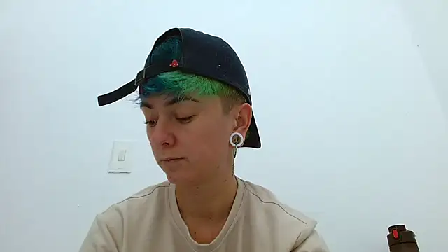 Snapshot of tomboyblue chatting on 11-06-25, 01:45 tomboyblue online show from 11-06-25, 01:45