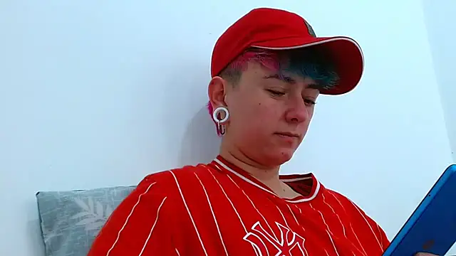 Snapshot of tomboyblue chatting on 11-08-25, 07:45 tomboyblue online show from 11-08-25, 07:45