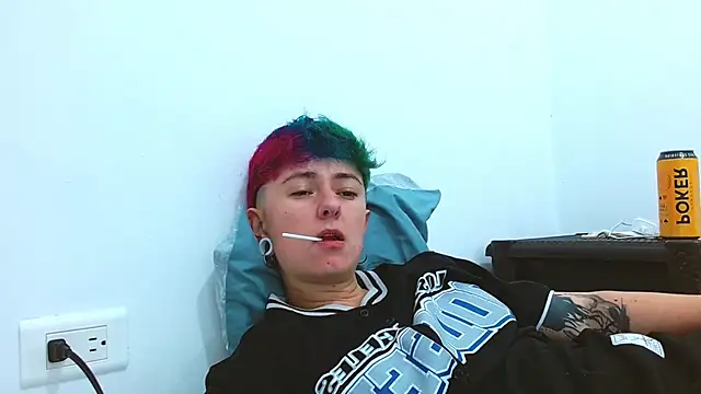 Snapshot of tomboyblue chatting on 11-16-25, 12:44 tomboyblue online show from 11-16-25, 12:44