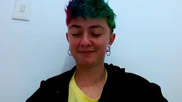 Snapshot of tomboyblue chatting on 11-20-25, 01:00 tomboyblue online show from 11-20-25, 01:00