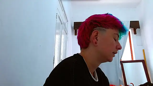 Snapshot of tomboyblue chatting on 11-22-25, 04:06 tomboyblue online show from 11-22-25, 04:06