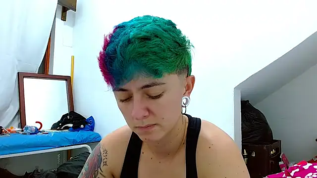 Snapshot of tomboyblue chatting on 11-23-25, 04:12 tomboyblue online show from 11-23-25, 04:12