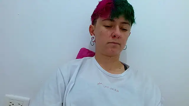 Snapshot of tomboyblue chatting on 11-29-25, 07:06 tomboyblue online show from 11-29-25, 07:06