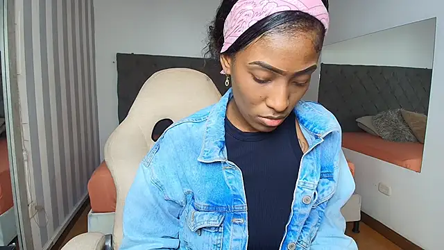 rebeca cortez  online show from 01-28-25, 03:36