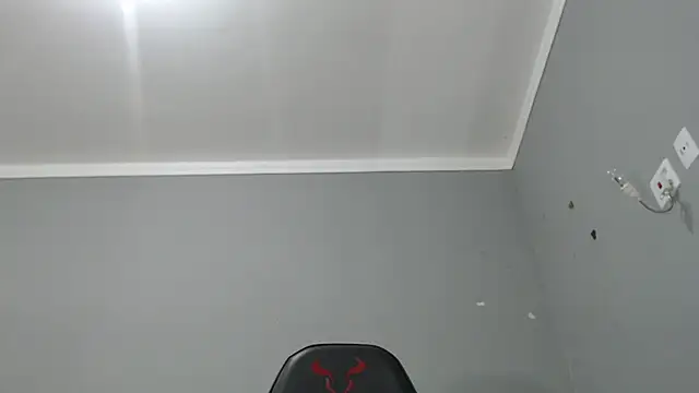 Livia Diaz online show from 12-21-25, 03:35