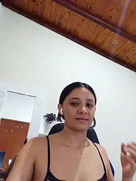 Snapshot of anny_vittar chatting on 11-25-25, 05:40 anny vittar online show from 11-25-25, 05:40