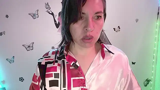 Lady breaks hearts online show from 03-16-26, 01:04