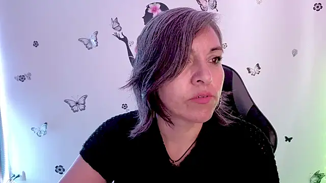 Lady breaks hearts online show from 04-16-26, 01:12