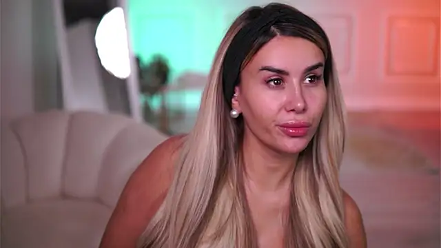 Snapshot of EvaZane chatting on 11-29-25, 10:02 EvaZane online show from 11-29-25, 10:02