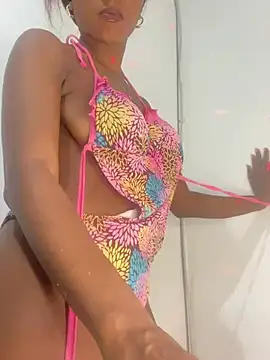 Snapshot of Shhainaysweet chatting on 03-22-25, 09:42 Shhainaysweet online show from 03-22-25, 09:42