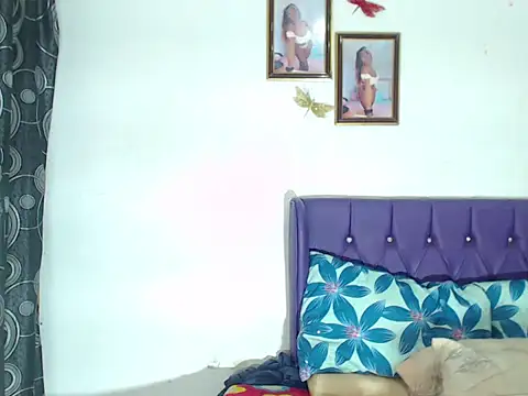 Snapshot of KandyHot_ chatting on 02-15-26, 01:24 KandyHot online show from 02-15-26, 01:24