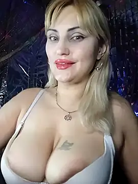 Snapshot of Freya_Milf chatting on 01-14-25, 04:29 Freya Milf online show from 01-14-25, 04:29