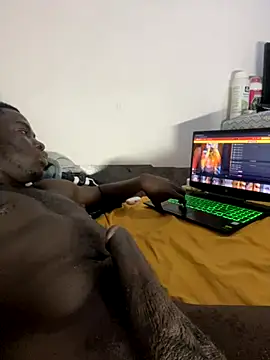 Snapshot of sbstick chatting on 11-18-25, 03:45 sbstick online show from 11-18-25, 03:45