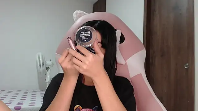 Caribbean beauty  online show from 03-16-25, 01:38