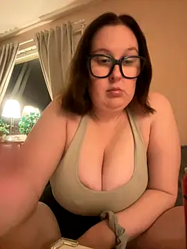 Snapshot of Misssmilf chatting on 10-24-25, 05:31 Misssmilf online show from 10-24-25, 05:31