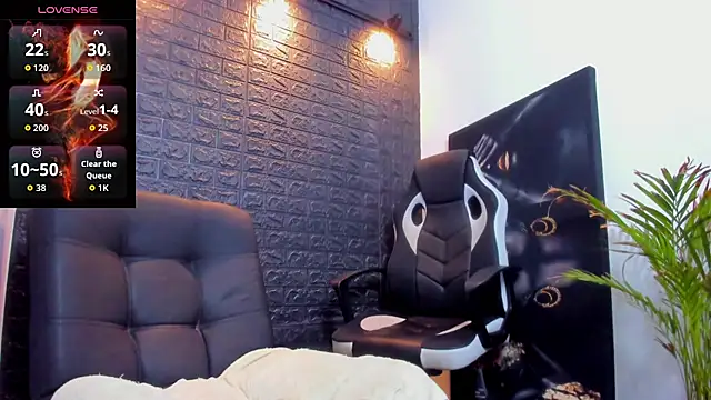 Snapshot of tommike chatting on 01-14-26, 12:16 tommike online show from 01-14-26, 12:16