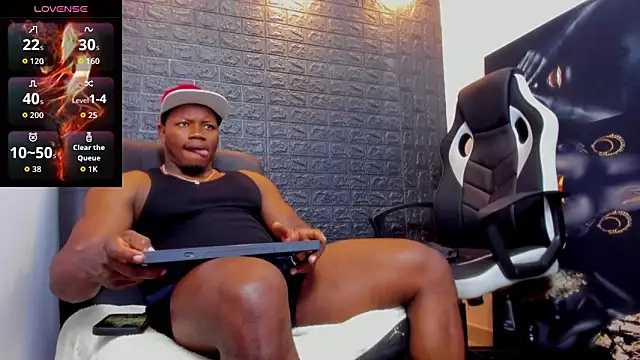 Snapshot of tommike chatting on 02-02-26, 12:42 tommike online show from 02-02-26, 12:42